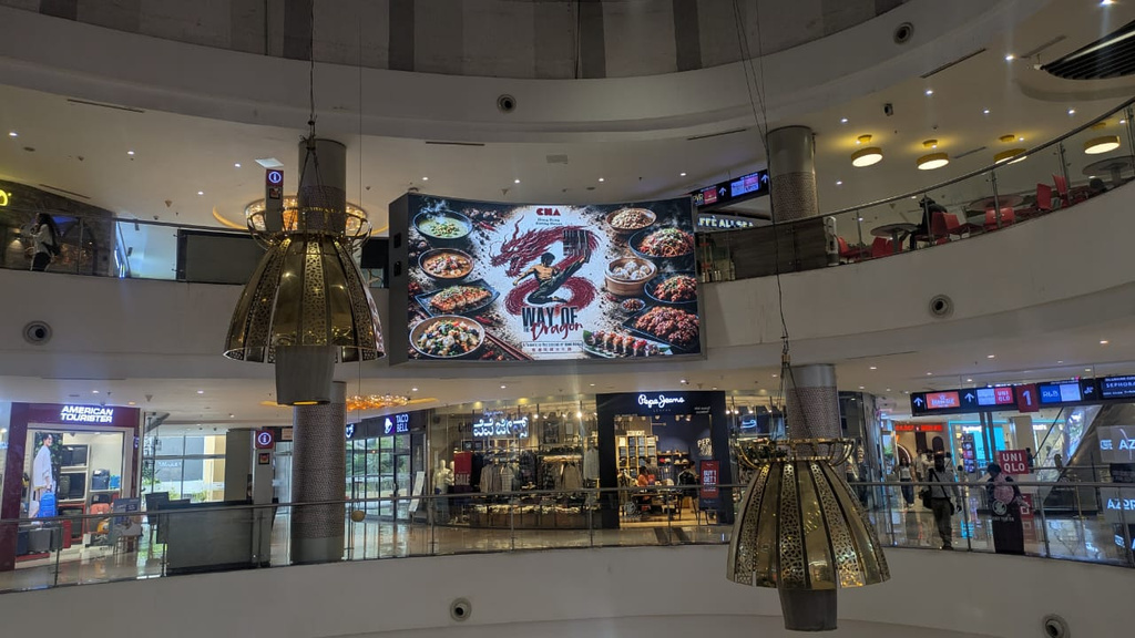 Indoor LED video wall in a mall concourse